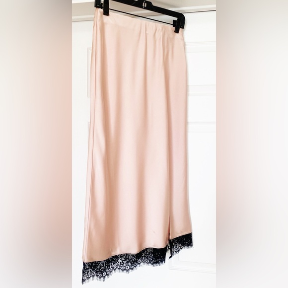 NWT JustFab Elegant Ballerina Pink Women's Satin Skirt With Black Lace Trim - Picture 5 of 11